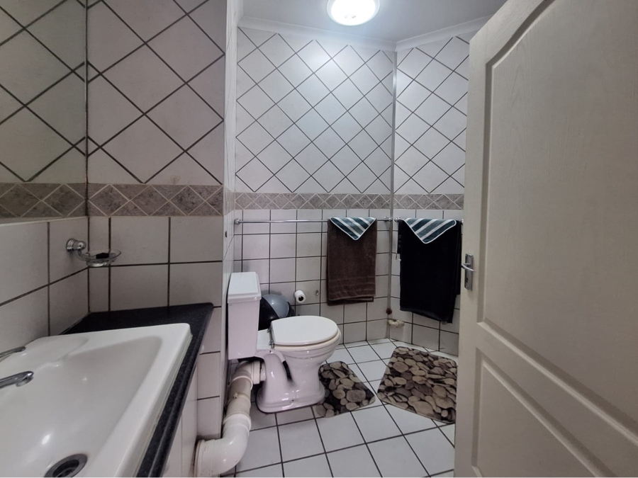 6 Bedroom Property for Sale in Meerhof North West